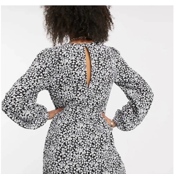 Abercrombie & Fitch Black and White Floral Blouse - Picture 2 of 4